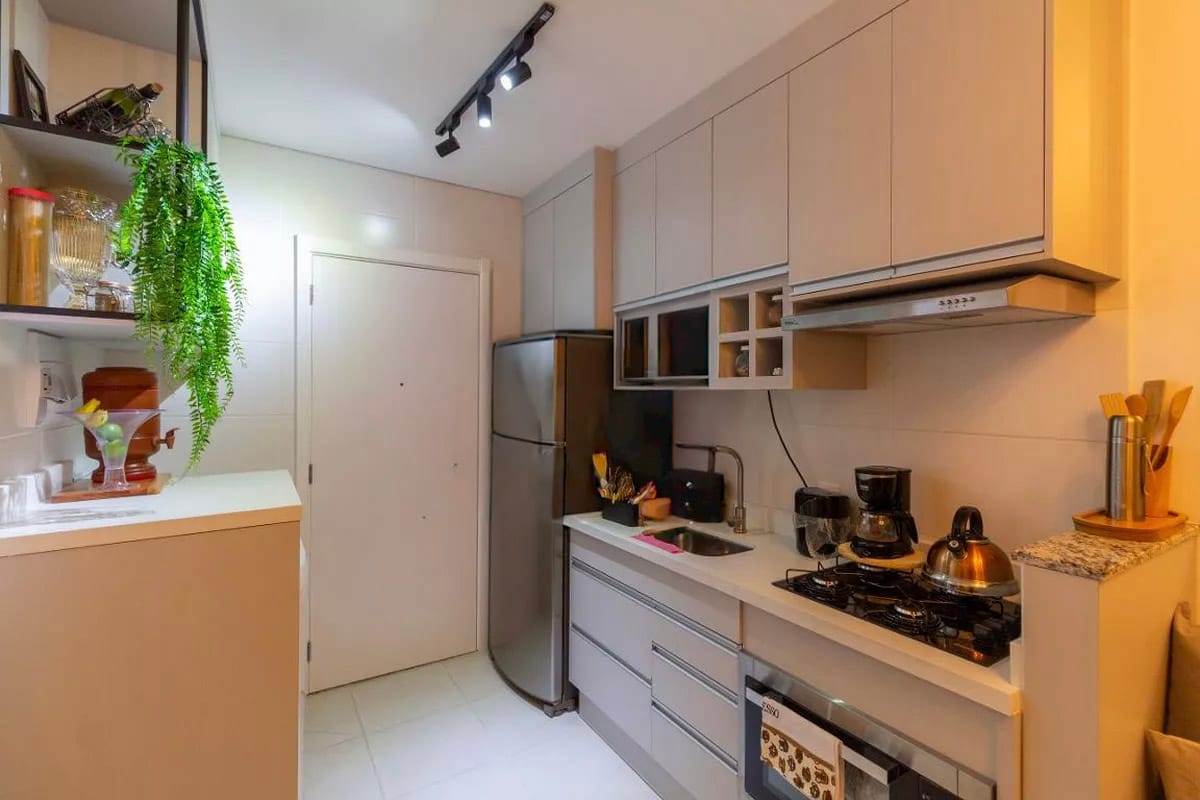 Apartamento pequeno com móveis proporcionais ao espaço